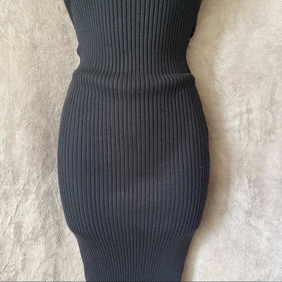 Windsor Black Open Back Sleeveless Turtleneck Sweater - Picture 12 of 13